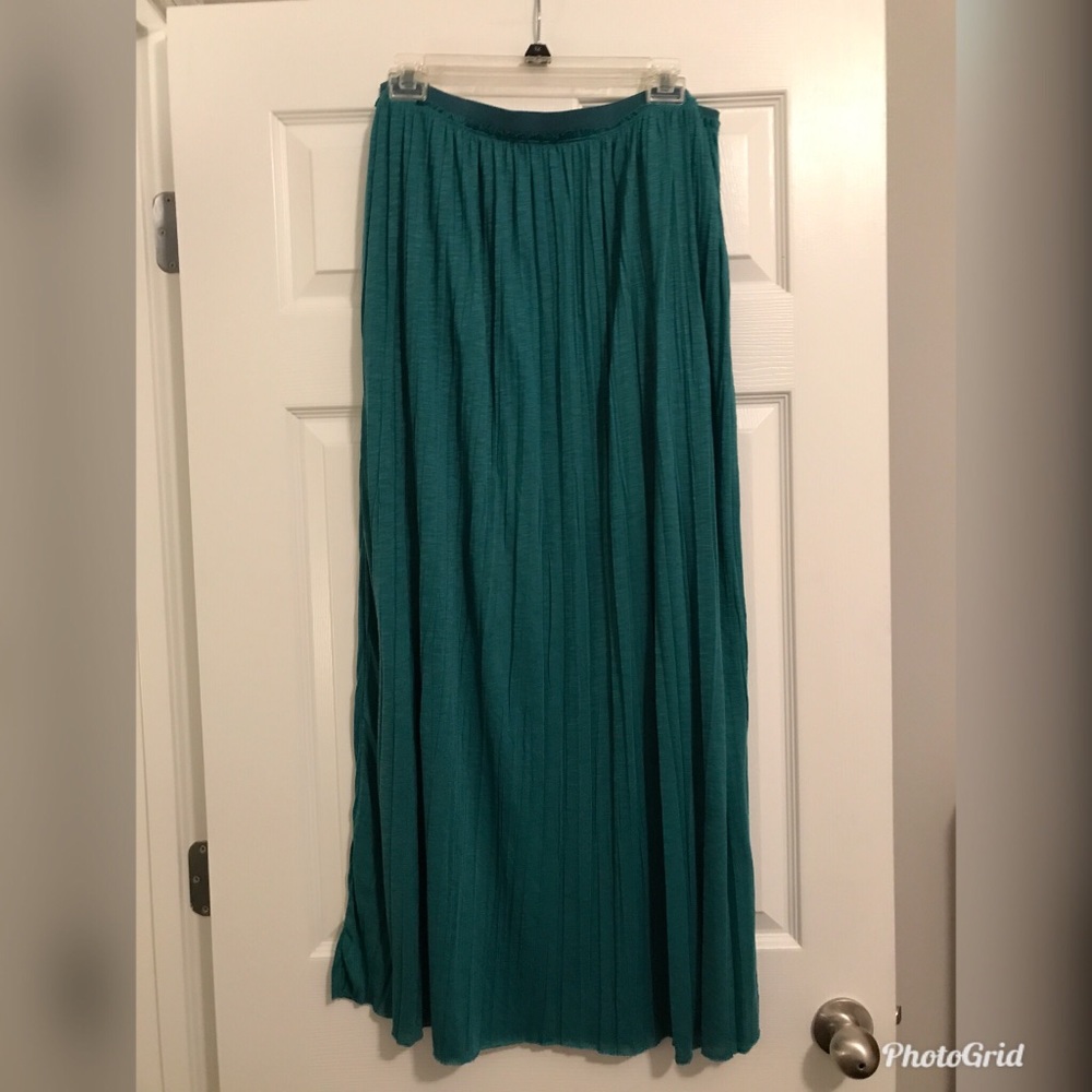 *MAKE AN OFFER* Long teal maxi skirt